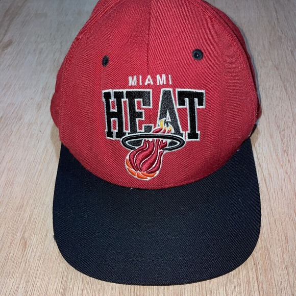 Miami Heat Basketball Mitchell And Ness‎ Men’s Red SnapBack Hat - Picture 1 of 4